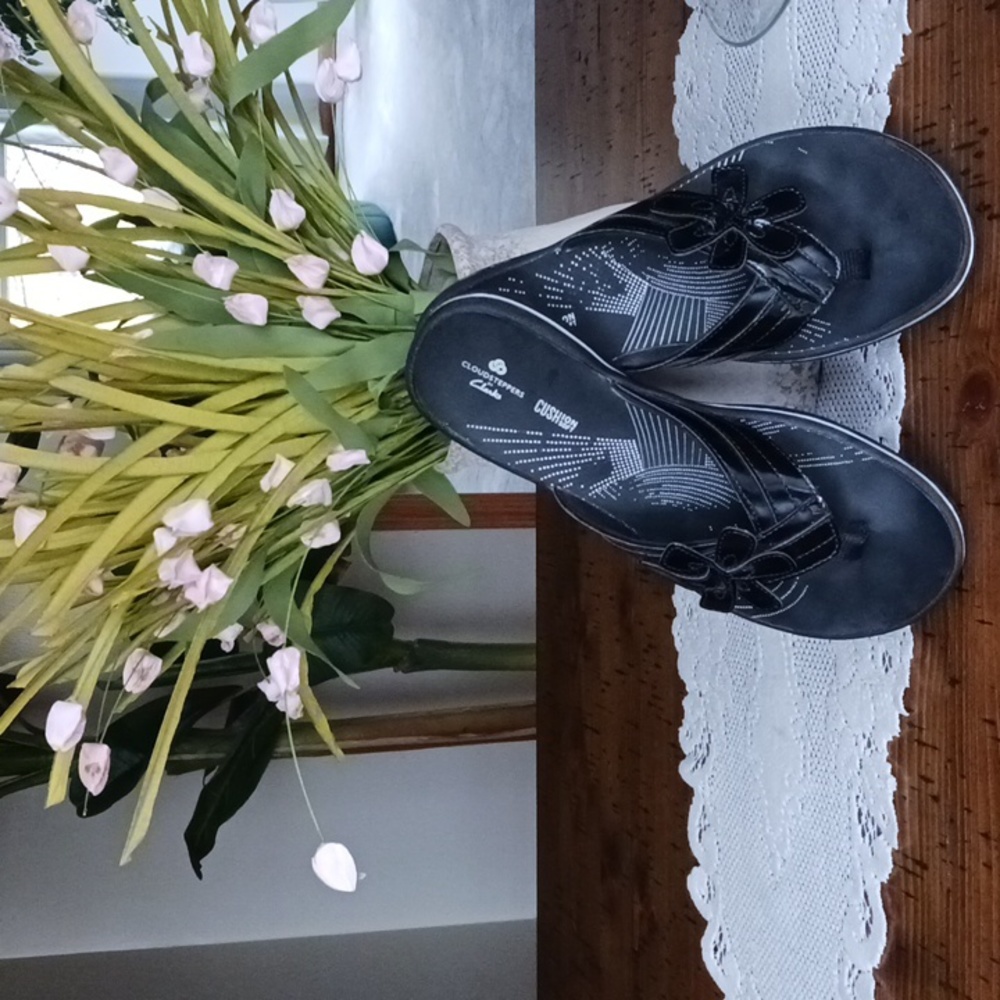 Clarks Cloud steppers sandals with flower design